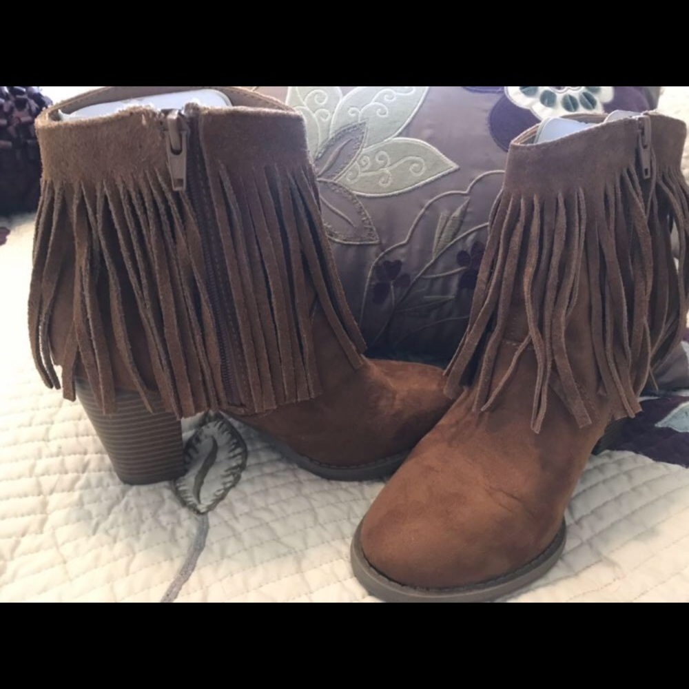 Fringe boots